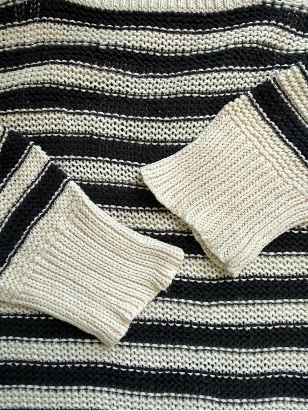 Roxy Black and Cream Striped Crewneck Sweater Size M Beach Coastal Lightweight - Picture 10 of 16